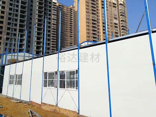 活(huo)動闆房