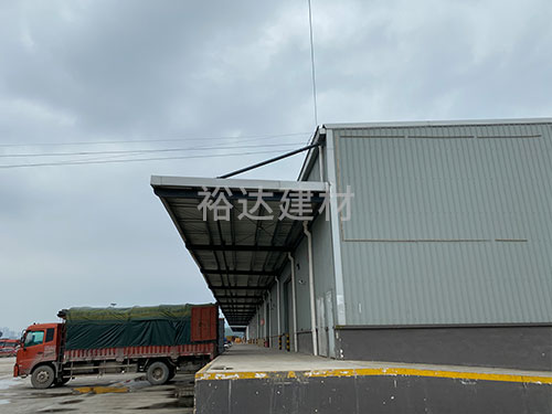 鋼結(jie)構(gou)簡易(yi)棚(peng)